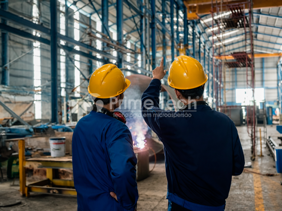 O microclima industrial é um fator estratégico para segurança, sustentabilidade e eficiência operacional. Descubra como a engenharia aplicada transforma ambientes produtivos.